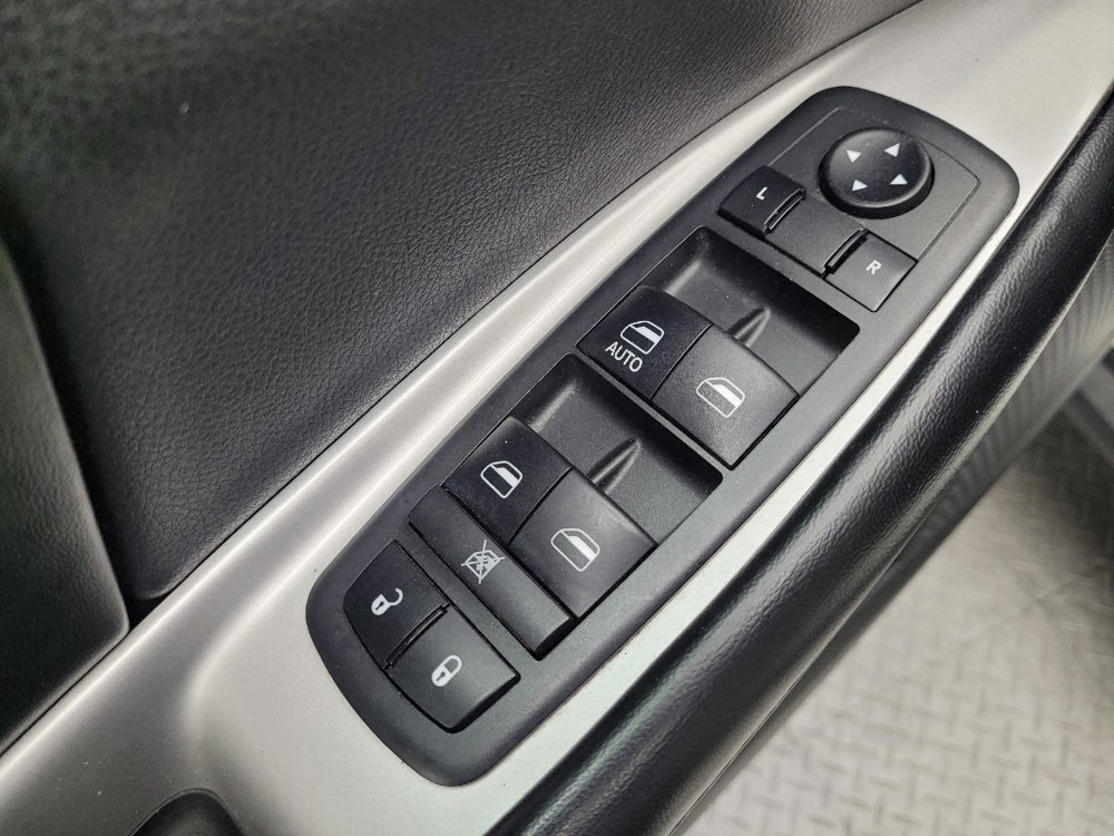 Used 2018 Dodge Journey SXT w/ Connectivity Group FWD image 27