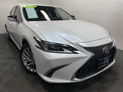 Used 2019 Lexus ES 300h w/ Luxury Package