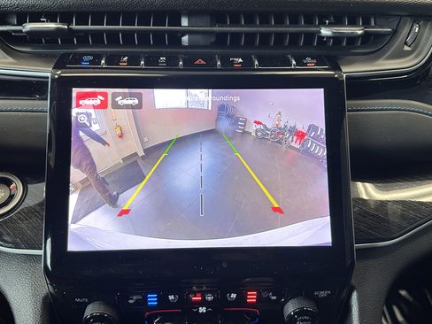 Used 2023 Jeep Grand Cherokee Trailhawk image 2