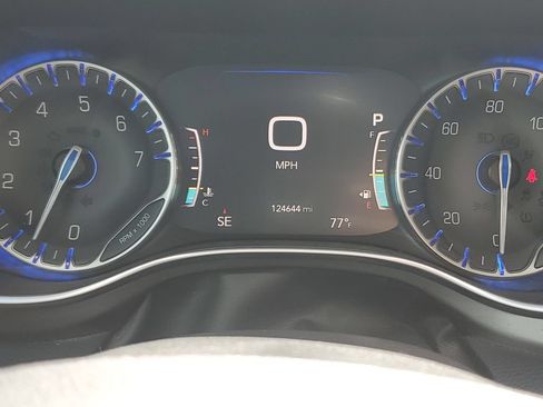 Used 2019 Chrysler Pacifica Limited w/ Tire & Wheel Group FWD image 25