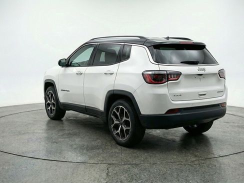 Used 2025 Jeep Compass Limited image 6
