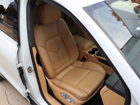 Used 2017 Porsche Macan S image 30