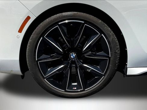 Used 2023 BMW i7 xDrive60 AWD/4WD image 33