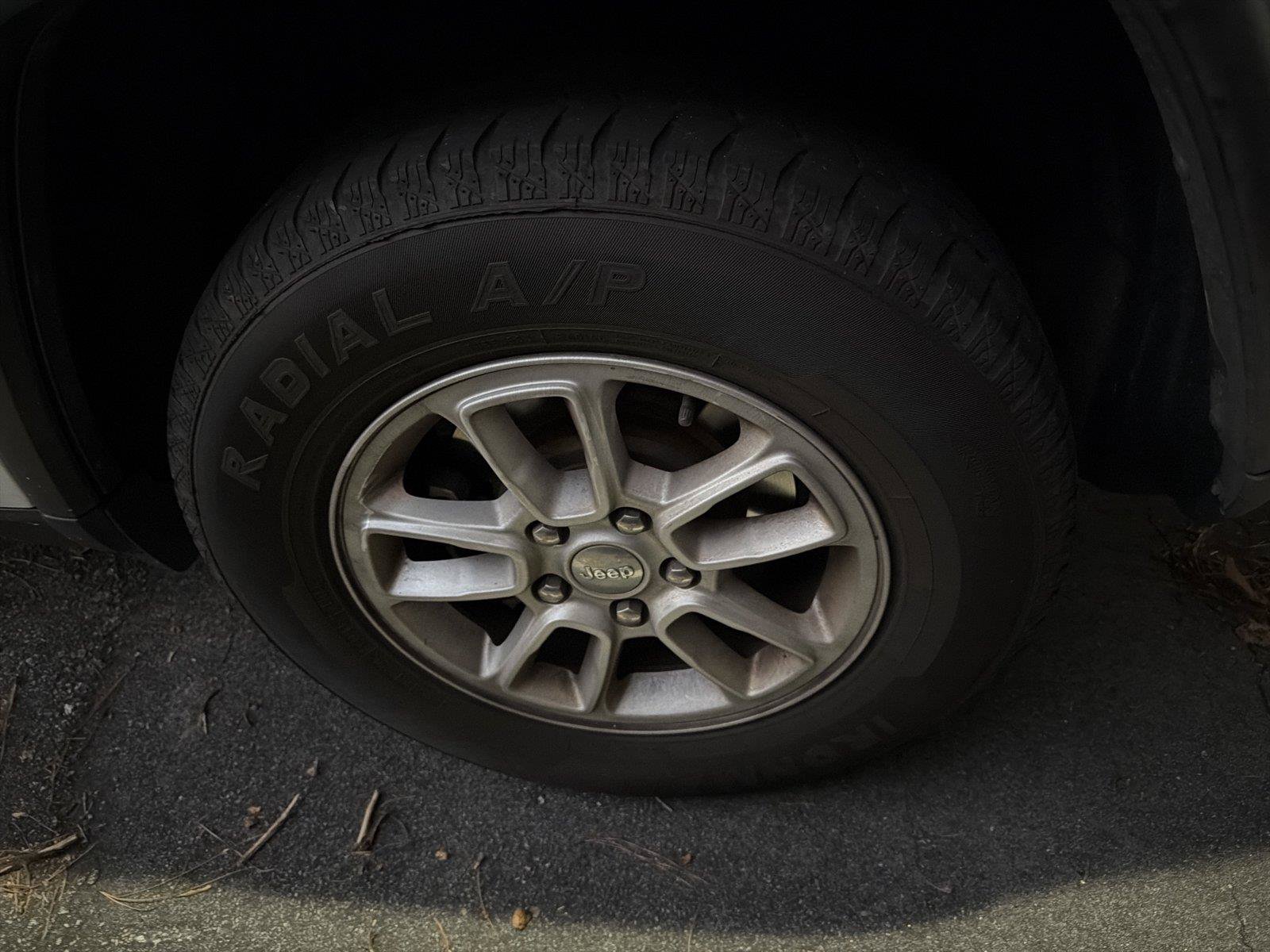 Used 2020 Jeep Grand Cherokee Laredo RWD image 7