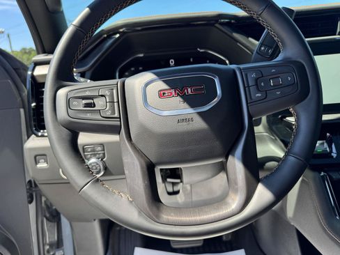 Used 2025 GMC Sierra 2500 AT4 w/ AT4 Premium Plus Package AWD/4WD image 3