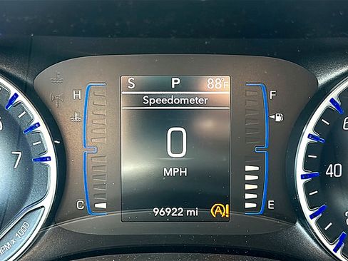 Used 2019 Chrysler Pacifica Touring-L FWD image 9