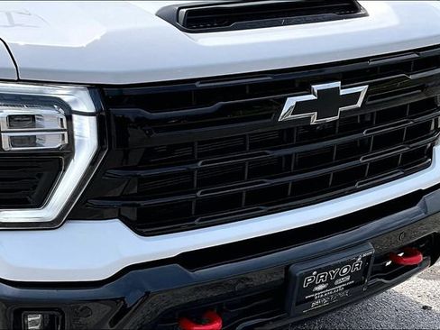 Used 2025 Chevrolet Silverado 2500 LT w/ Trail Boss Package AWD/4WD image 34
