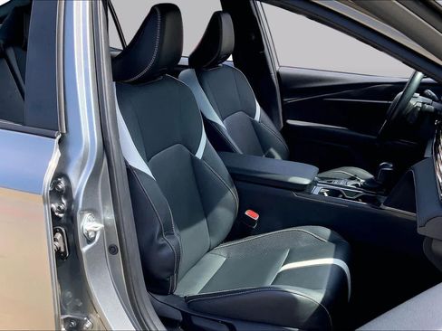 Used 2025 Toyota Camry SE FWD image 9