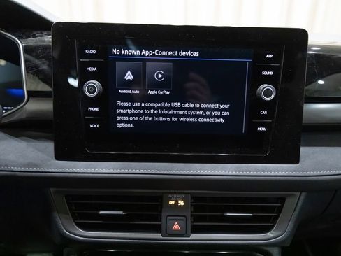 New 2026 Volkswagen Taos SE FWD image 21