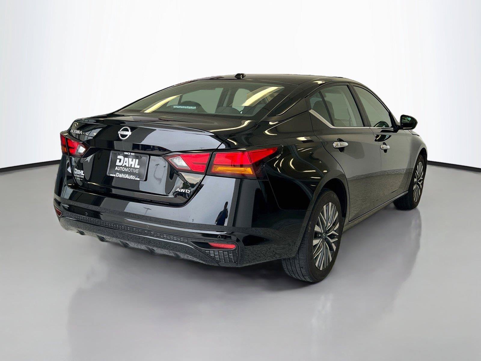 Used 2025 Nissan Altima 2.5 SV AWD/4WD image 13