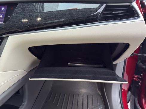 Used 2020 Cadillac XT6 Premium Luxury image 33