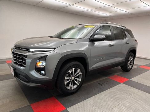 Used 2025 Chevrolet Equinox LT w/ Convenience Package II AWD/4WD image 3