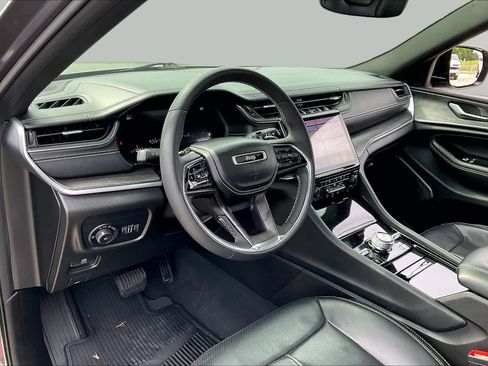 Used 2023 Jeep Grand Cherokee L Overland AWD/4WD image 18