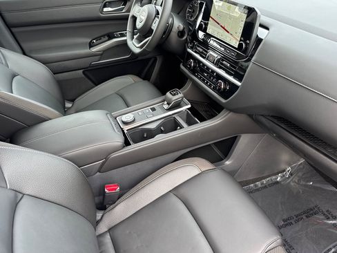 New 2025 Nissan Pathfinder SL image 19