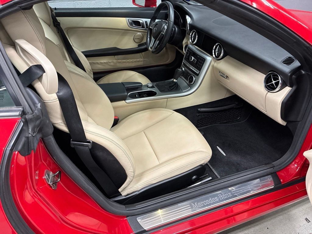 Used 2014 Mercedes-Benz SLK 250 image 7
