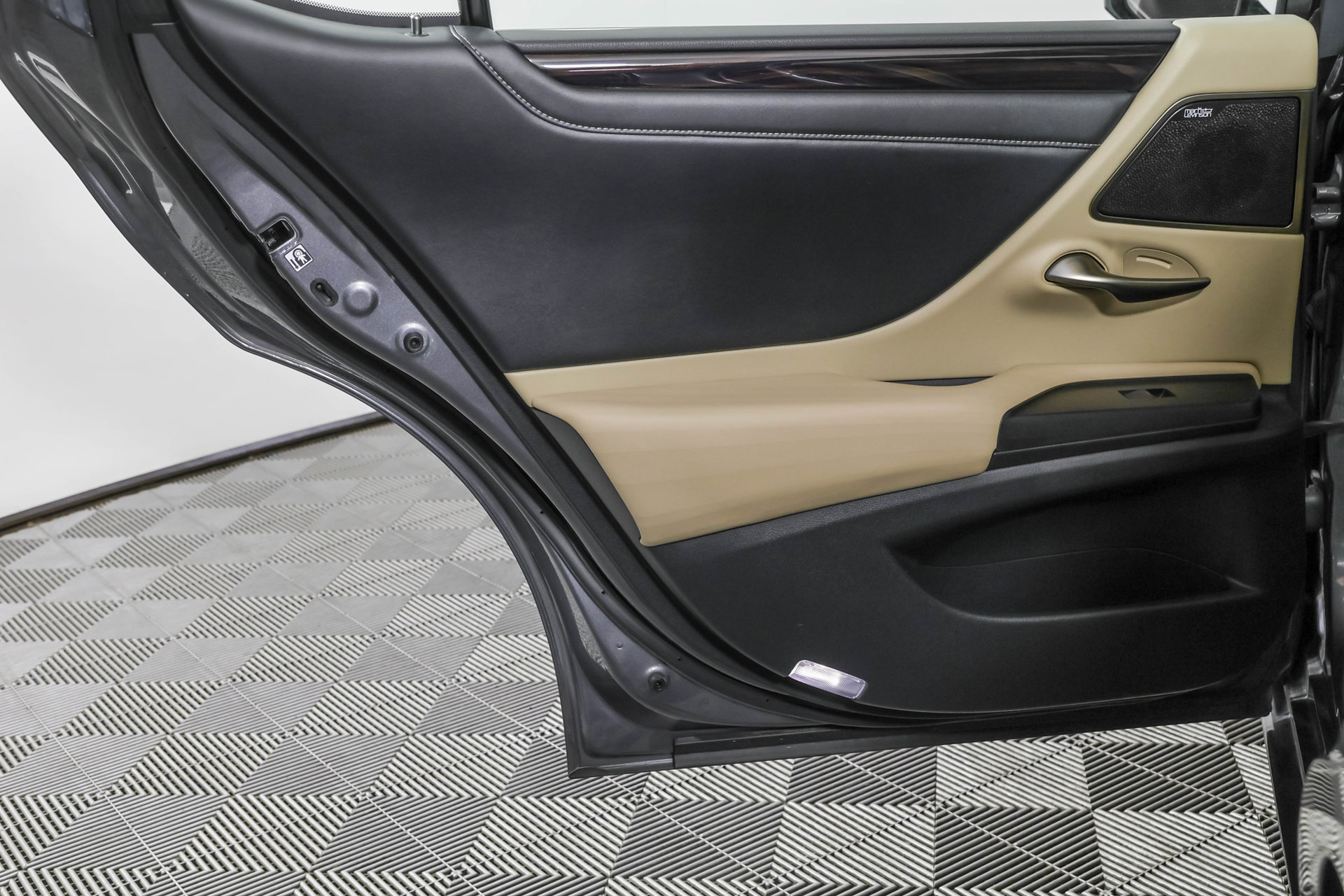 Used 2020 Lexus ES 350 w/ Luxury Package FWD image 41