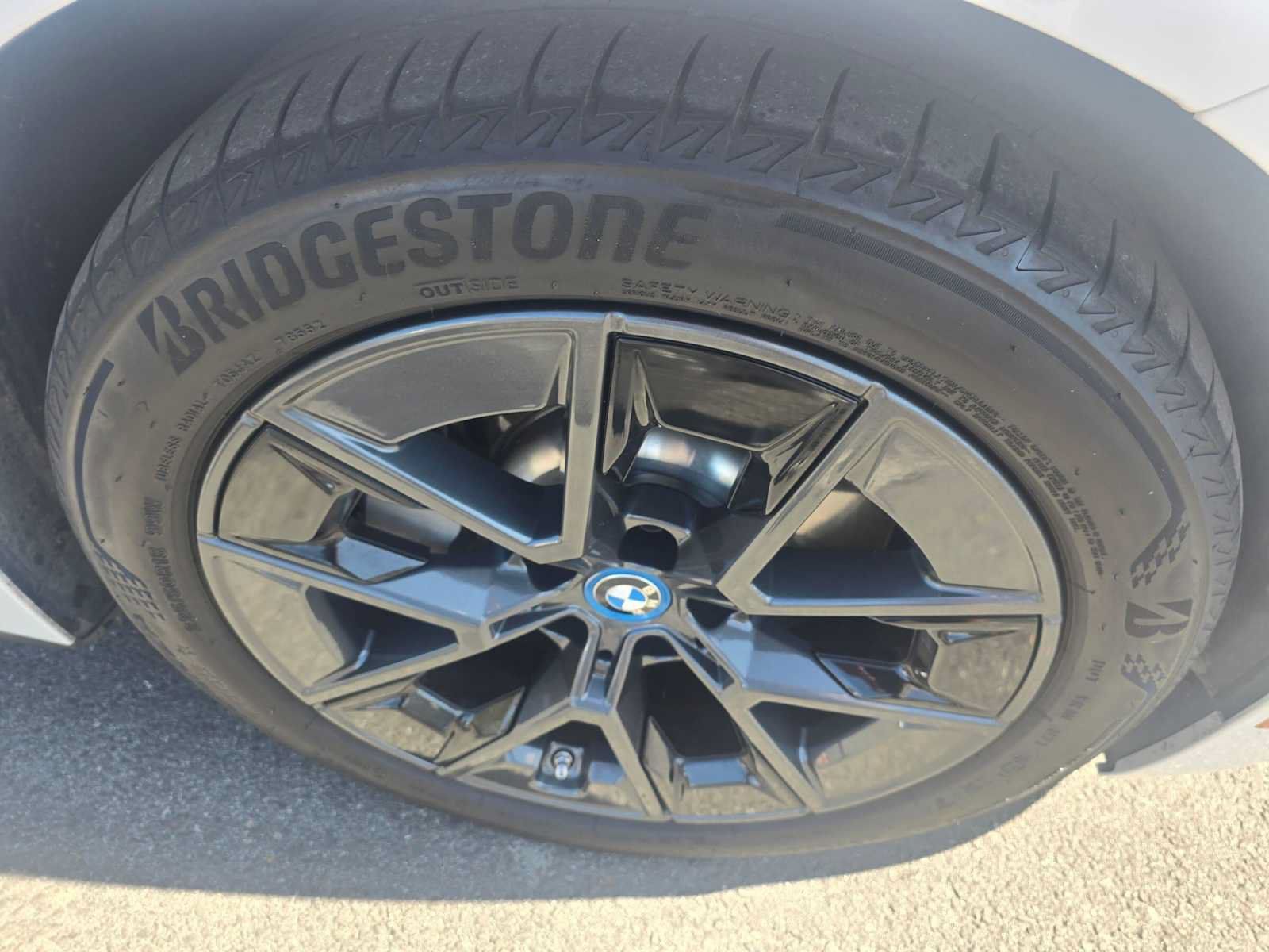 Used 2023 BMW i4 eDrive40 w/ Premium Package RWD image 9