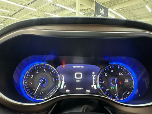 Used 2018 Chrysler Pacifica Touring-L Plus FWD image 23