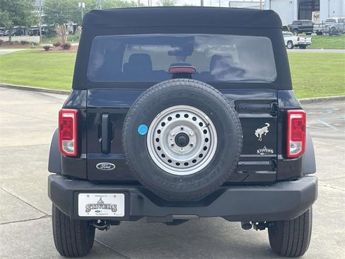 New 2025 Ford Bronco Base image 4