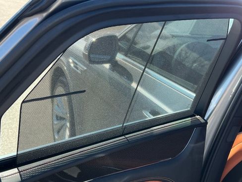 Used 2025 Bentley Bentayga image 58