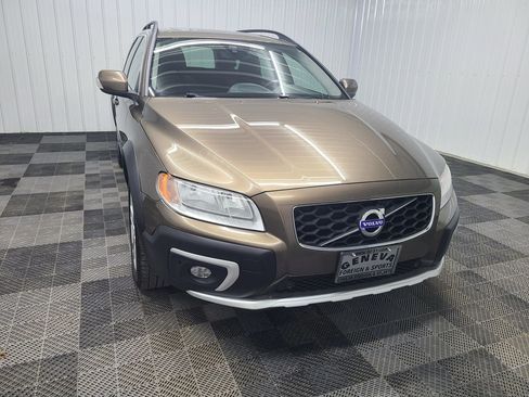 Used 2016 Volvo XC70 T5 Premier w/ Proximity Package AWD/4WD image 5