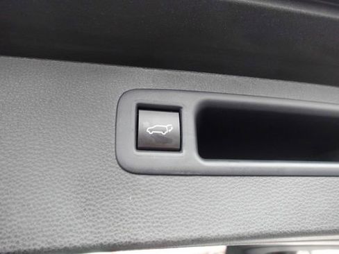 Certified 2023 Toyota Highlander XLE image 57