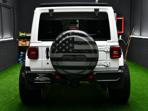 Used 2018 Jeep Wrangler Unlimited Sahara image 3