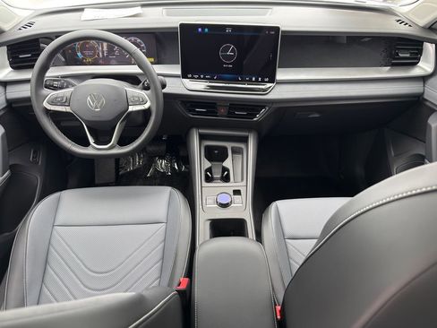 New 2026 Volkswagen Tiguan SE FWD image 20