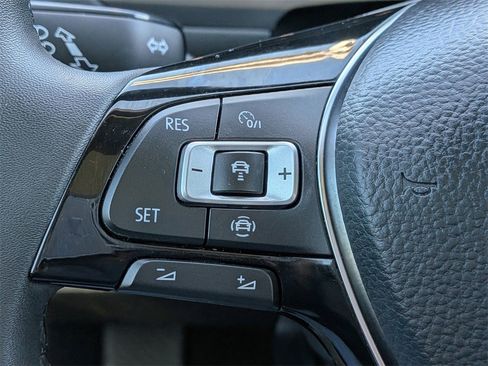 Used 2020 Volkswagen Tiguan SEL image 27