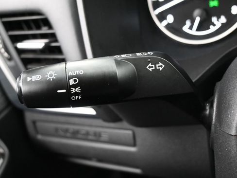 Used 2023 Nissan Rogue S FWD image 18