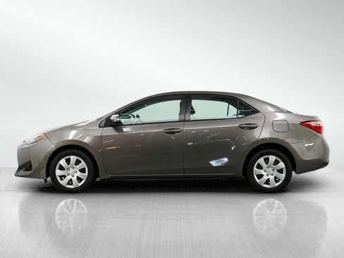 Used 2017 Toyota Corolla LE FWD image 2