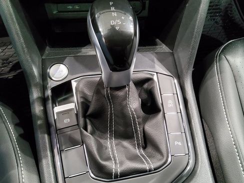 Used 2024 Volkswagen Tiguan SE R-Line image 28