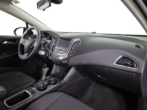 Used 2017 Chevrolet Cruze LT image 23