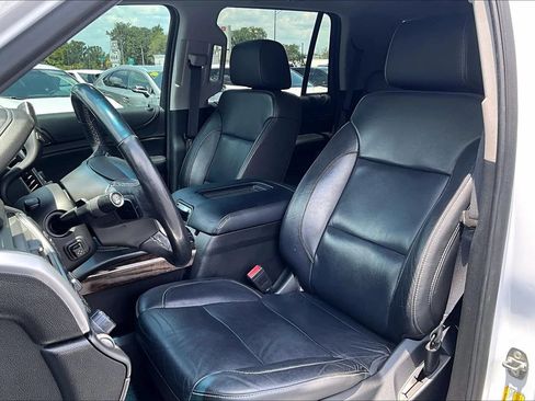 Used 2018 Chevrolet Tahoe LT w/ LT Signature Package RWD image 6