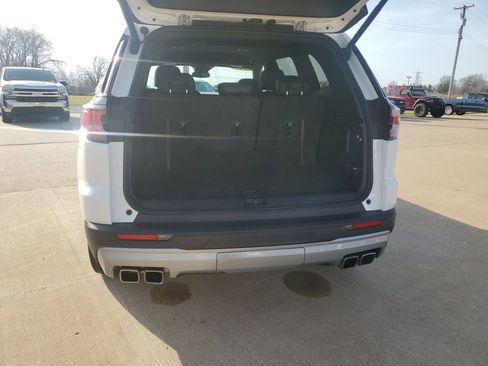 Used 2024 GMC Acadia Elevation image 32