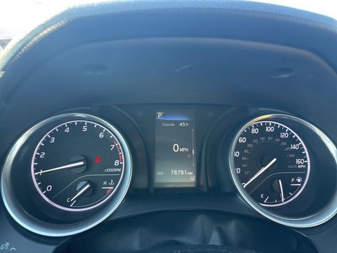 Used 2018 Toyota Camry SE image 9