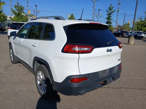 Used 2017 Jeep Cherokee Latitude w/ Safety/Convenience Group image 7