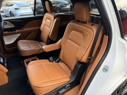 Used 2023 Lincoln Aviator Black Label w/ Class IV Trailer Tow Package image 31