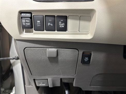 Used 2017 Toyota Sienna XLE w/ XLE Navigation Package image 17