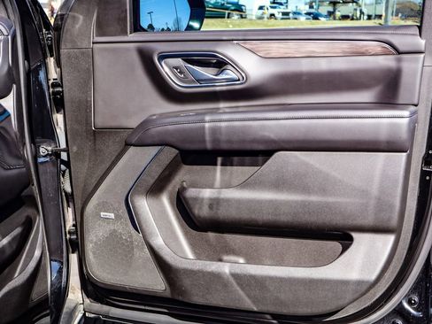 Used 2022 Chevrolet Suburban LT image 42