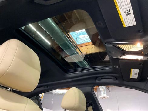 Used 2021 BMW 530e w/ Convenience Package image 23