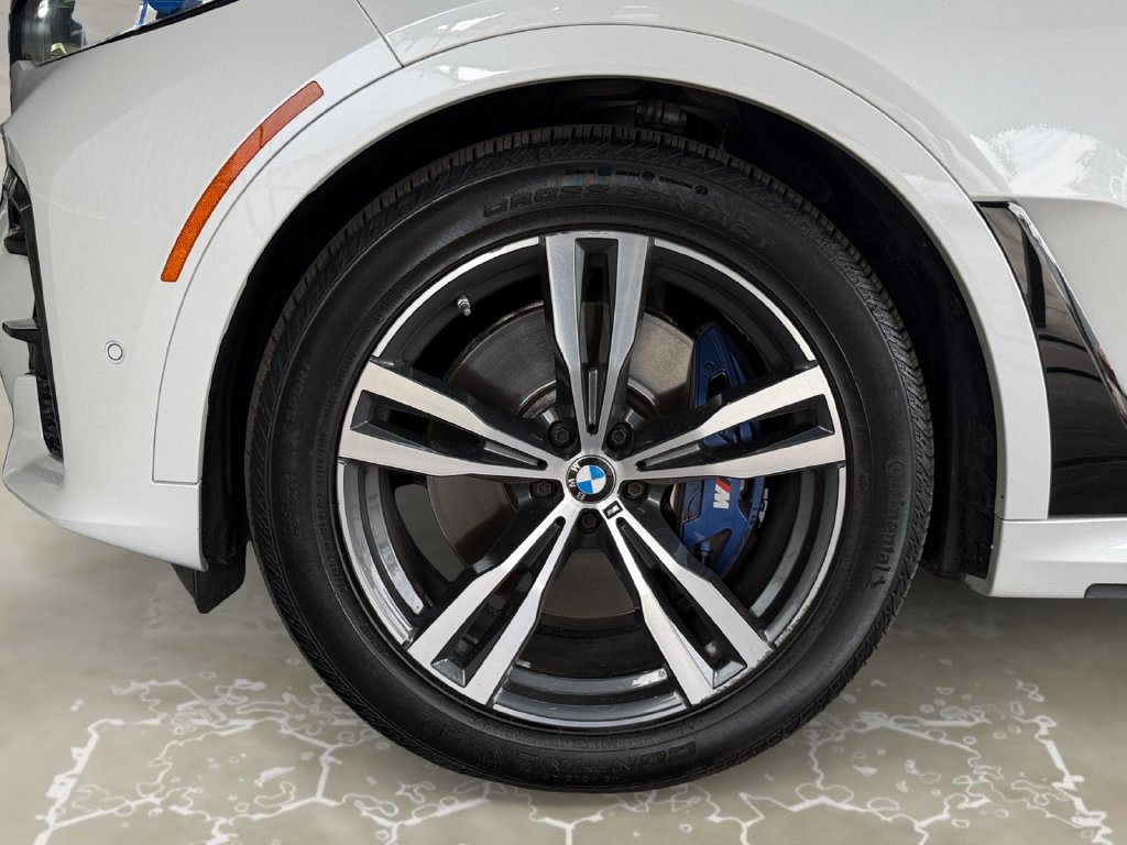 Used 2021 BMW X7 M50i w/ Dynamic Handling Package AWD/4WD image 14