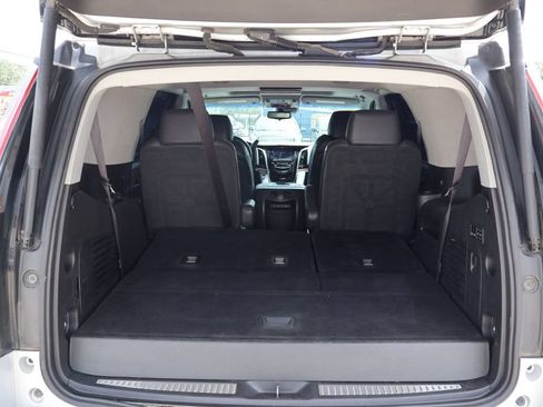 Used 2017 Cadillac Escalade Luxury RWD image 10