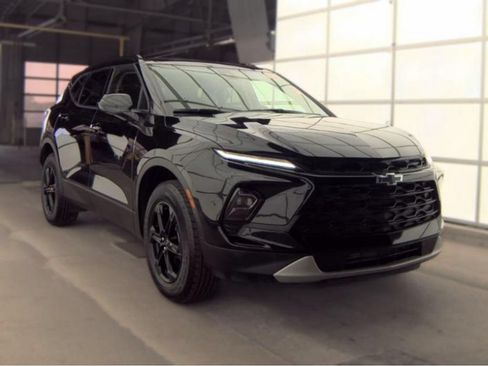 Used 2023 Chevrolet Blazer LT w/ Convenience Package FWD image 4