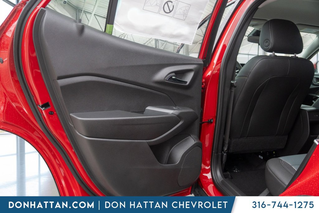 New 2026 Chevrolet Trax LT w/ LT Convenience Package FWD image 17