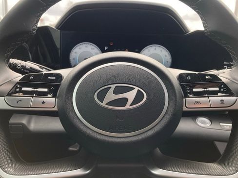 Used 2024 Hyundai Elantra SEL w/ Convenience Package image 18