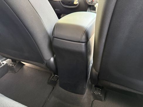 Used 2025 Kia Soul LX w/ LX Technology Package FWD image 23