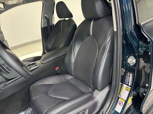 Used 2018 Toyota Camry XSE image 13