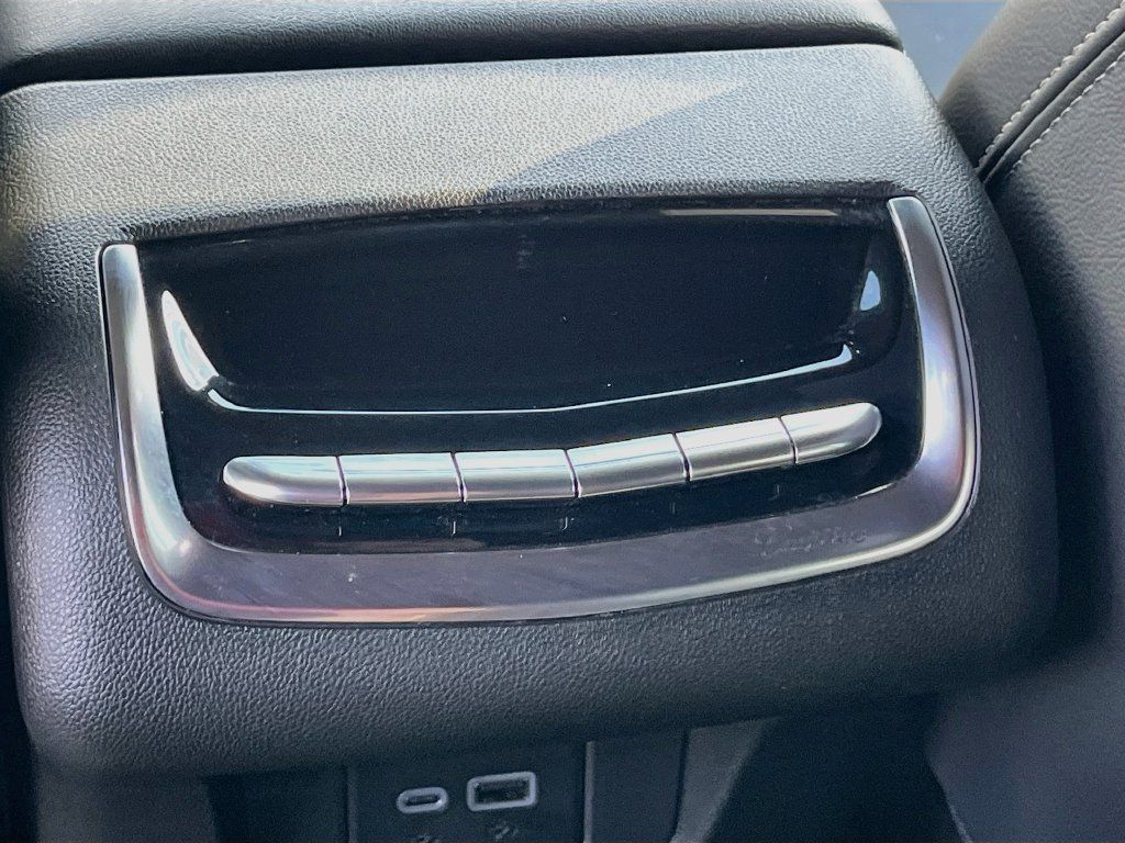 Used 2025 Cadillac XT6 Luxury FWD image 28