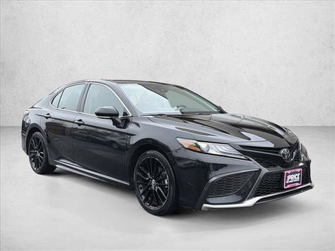 Used 2023 Toyota Camry XSE image 3